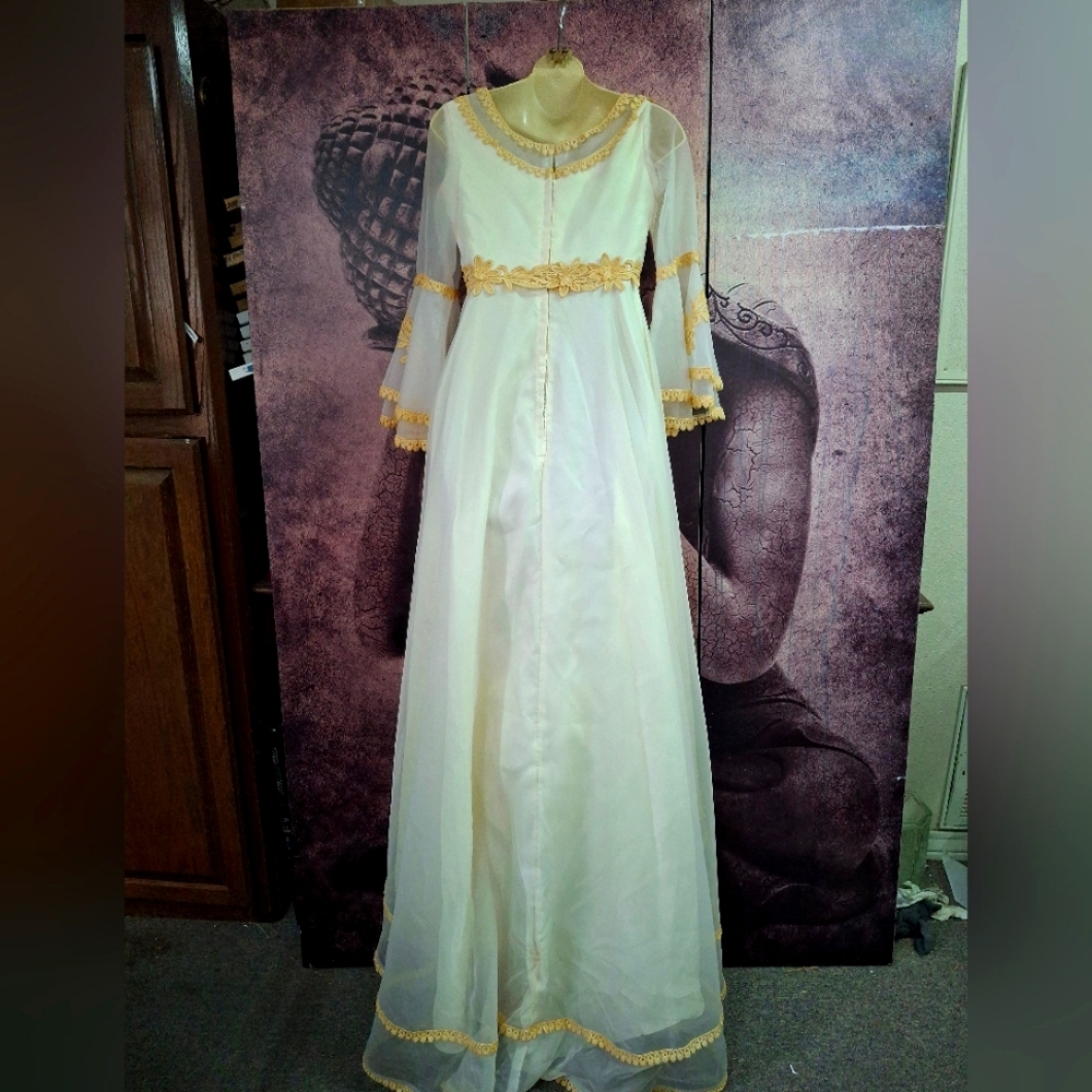 70's Elegant Cream Wedding Dress, Size 8.